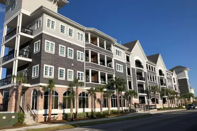 Image de Accès facile à la piscine + plage privée | Piscine familiale avec Splash Park + Lazy River