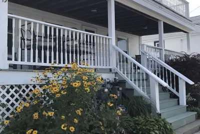 Image de Location Value! Steps to Beach Perfect for Summer Trip - Renovated 4-5br Retreat