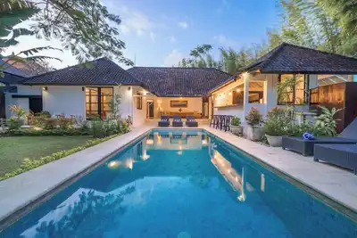 Image de Grands Groupes, 10 Bdr, Nr Beach, Grandes Inclusions