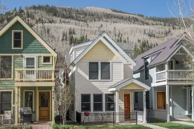 Image de Maison spacieuse avec bel intérieur au coeur de Telluride
