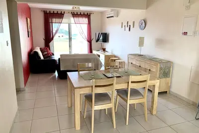 Image de Appartement au premier étage avec un grand balcon ensoleillé. . . . . . . . . . . . .