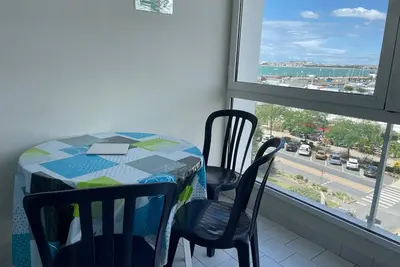 Image de Appartement 2 pièces avec vue port, parking privé et animaux acceptés
