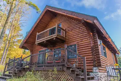 Image de Belle cabane en rondins de 4 chambres et 3 salles de bain avec accès à la plage de sable