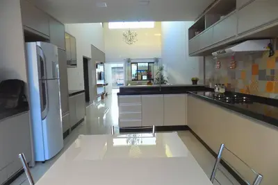 Image de Nouvelle maison spacieuse avec un éclairage naturel incroyable!