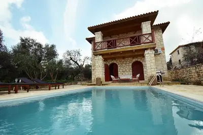 Image de Jootiq Villas. Combinez le concept traditionnel de la pierre avec le confort suprême!