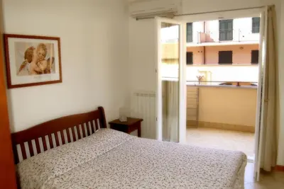 Joli appartement pour 5 personnes avec climatisation, piscine, Tv, terrasse et parking