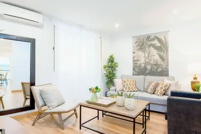 Image de Modern Centrally Located Apartment. Marín García Ii