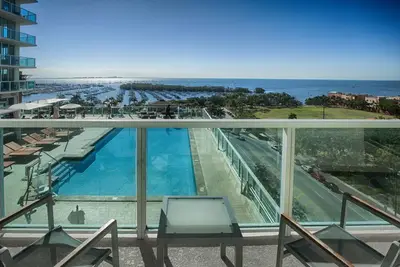 Image de Repos + 1bd spacieux \/ 1. 5ba avec balcon Bayview