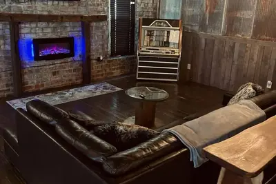 Image de Hocking Hills Rusty Loft - Cheminée - GameRoom - Cuisine - Downtown Logan