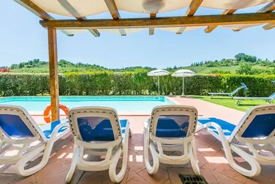 Image de Appartement dans une maison de vacances avec Wifi, piscine, Tv, patio, vue panoramique, parking