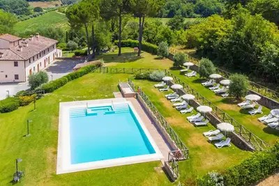 Image de Appartement dans une maison de vacances avec Wifi, piscine, climatisation, Tv, terrasse, parking