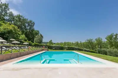 Image de Appartement dans une maison de vacances avec piscine, climatisation, Wifi, Tv, terrasse, parking
