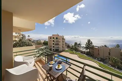 Image de Appartement lumineux avec piscine