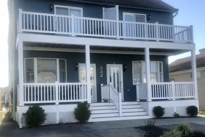 Image de Recently updated 3 Bed/3. 5 Bath Beach Block Home