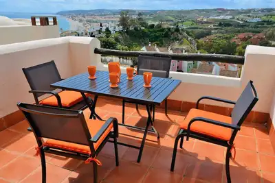 Image de Moderne, grande terrasse et superbes vues sur Mer