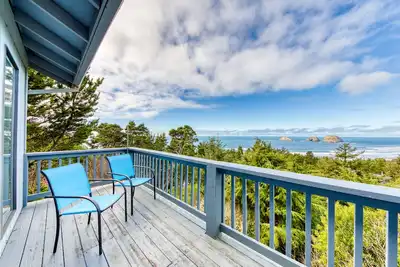 Image de Superbe maison avec vue sur l'océan, terrasse spacieuse - à pied de la plage!