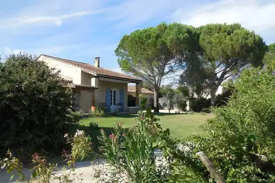 Image de Villa provençale au milieu des champs de culture, pour 2 à huit personnes