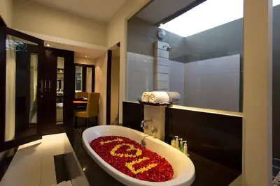 Image de Villa privée romantique et relaxante avec piscine privée Canggu