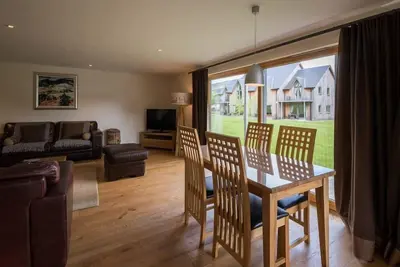 Image de Mains of Taymouth, Kenmore ~ 5 * 3 The Gallops - propriété en bas - peut accueillir 4 personnes dans 2 chambres