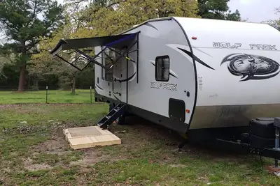 Image de Little Rv à Bastrop. 5 km du lac Bastrop. Fire Pit, oeufs frais disponibles