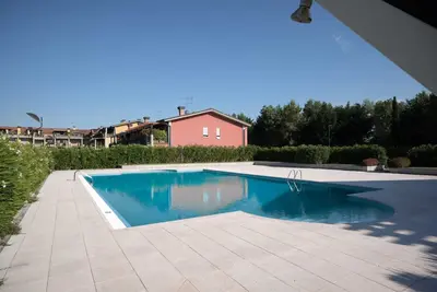Image de Appartement pour quatre personnes dans une résidence avec piscine à Desenzano del Garda