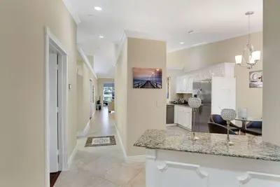 Image de Magnifique villa avec piscine privée et vue sur le lac tranquille!