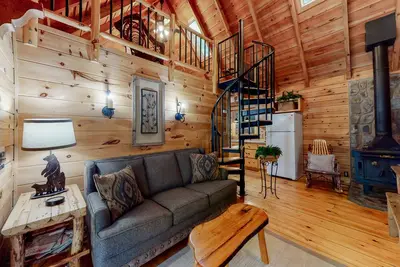 Image de Cabine au bord de l'eau adaptée aux chiens avec foyer et balançoire!