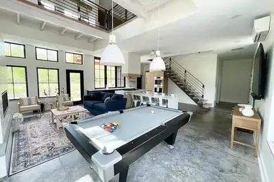 Image de Villa de luxe moderne à seulement 1, 5 km du stade Beaver