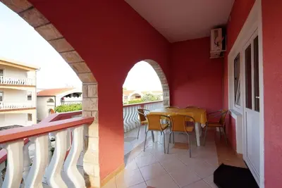 Image de Appartement de deux chambres avec la terrasse Vir (A-18140-a)