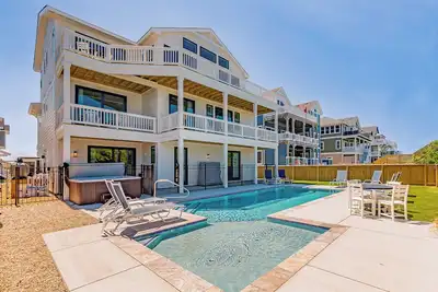 Image de C0646 Après les mathématiques. Oceanfront, piscine, bain à remous, ascenseur, nouvelle construction!