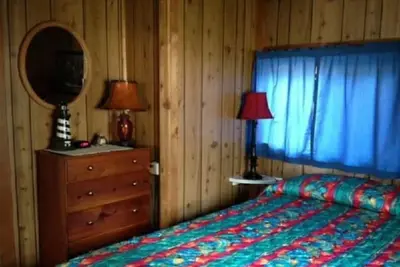 Image de Sweeping Lakeside Cabin