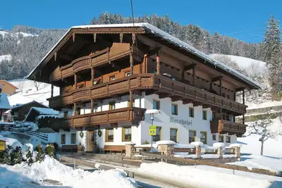 Image de Agréable appartement pour 24 personnes avec Wifi, Tv, balcon et parking