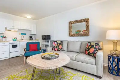 Image de Destination populaire de North Tybee, balcon privé avec vue sur la plage et les piscines