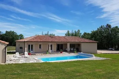 Image de villa Philco piscine au sel chauffée, terrain cloturé, grande terrasse, clim