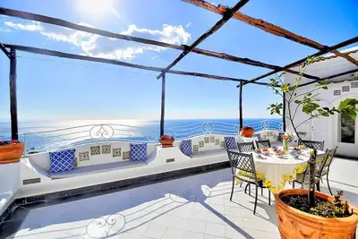 Image de Villa Levante: A charming and bright villa which faces the sun and the sea, with Free Wi-Fi.