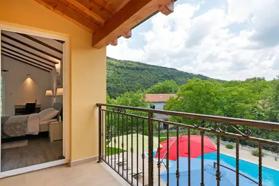 Image de Retraite spacieuse avec piscine privée