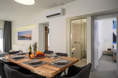 Image de Athina Suite 2 chambres 2 salles de bain avec piscine extérieure Platanias, Chania