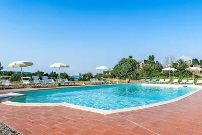 Image de Joli appartement dans une maison de vacances avec piscine, Wifi, Tv, terrasse, animaux admis