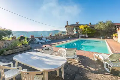 Image de Agréable appartement dans une maison de vacances avec piscine, Wifi, climatisation, Tv, terrasse