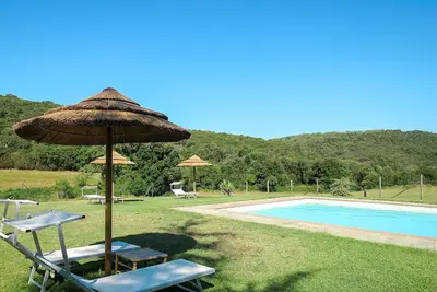 Image de Agréable appartement dans une maison de vacances avec piscine, Wifi, Tv, patio et parking