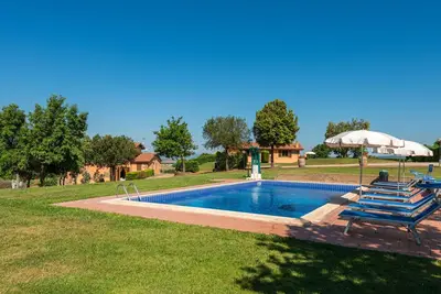 Image de Bel appartement dans une maison de vacances avec climatisation, Wifi, piscine, Tv, terrasse, parking