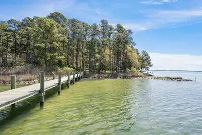 Image de La maison de l'eau - Maison unique de 3600 pieds carrés près de St. Michaels, animaux de compagnie bienvenus!