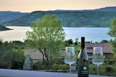Image de Près du Lac. Vue imprenable. Villa contemporaine T7