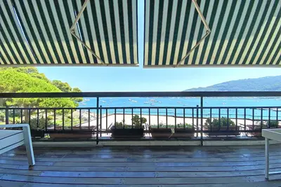 Image de Appartement de luxe Ă 20 m de la mer, terrasse avec vue sur la mer, A/C