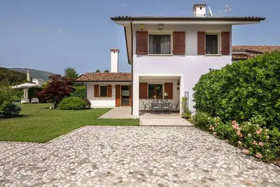 Image de Belle maison de vacances pour 7 personnes avec Wifi, climatisation, Tv, terrasse et parking
