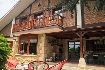 Image de Ferme moderne au coeur de Gorbea, excellent emplacement. <br>De 8 à 12