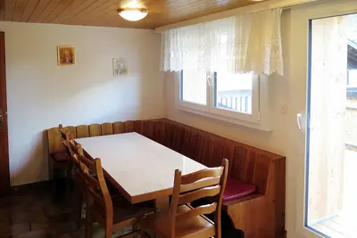 Confortable appartement pour 8 personnes avec Wifi, Tv, balcon et parking