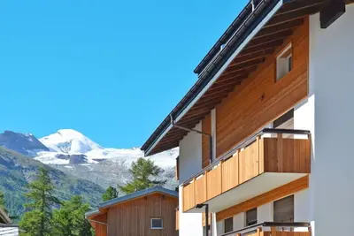 Agréable appartement pour 6 personnes avec Wifi, Tv, balcon et parking