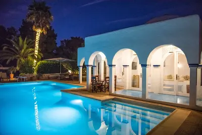 Image de Villa, 8br, Sea views, walk to the beach, pool house