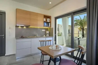 Image de Athina Suite 1 chambres 1 salle de bain avec piscine extérieure Platanias, Chania